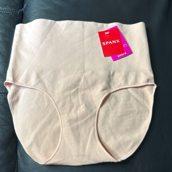 Spanx Everyday Shaping Brief - Picture 2 of 6